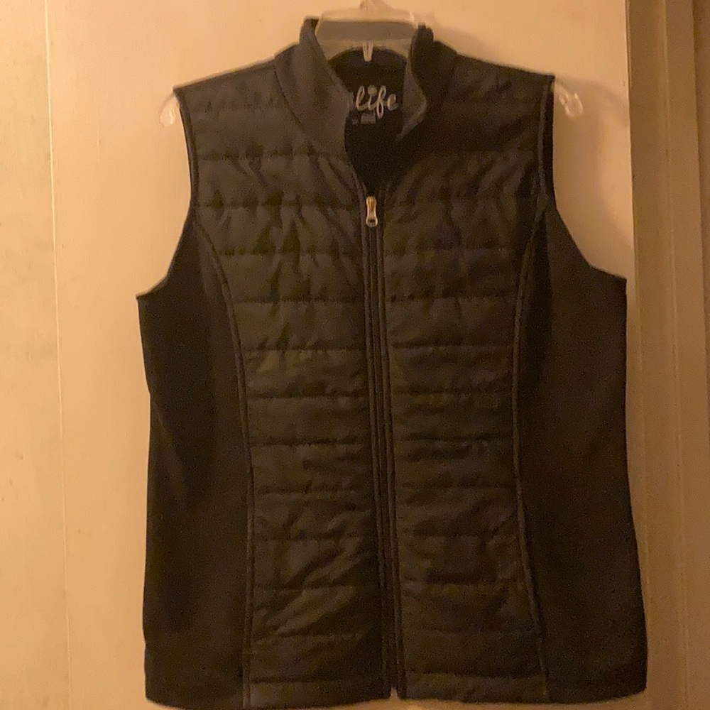 Made for Life Womens Black Zipper Vest. Size Large